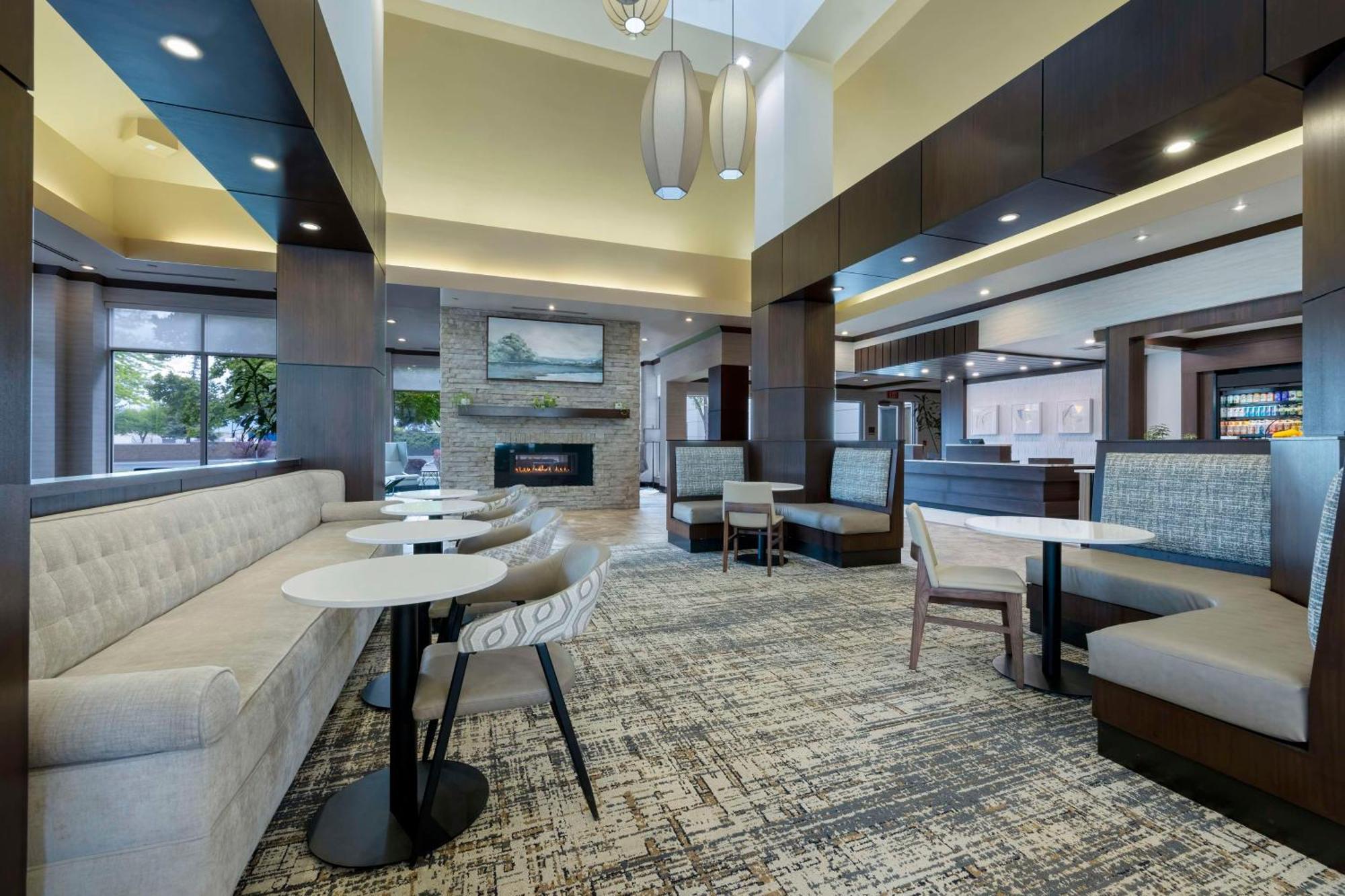 Hilton Garden Spectrum Hotel 3*